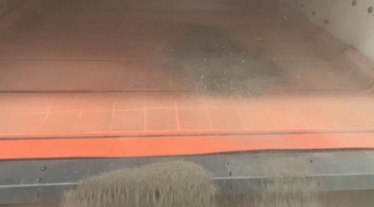 微粉弹跃沸腾筛对比方形摇摆筛在石英砂行业的应用